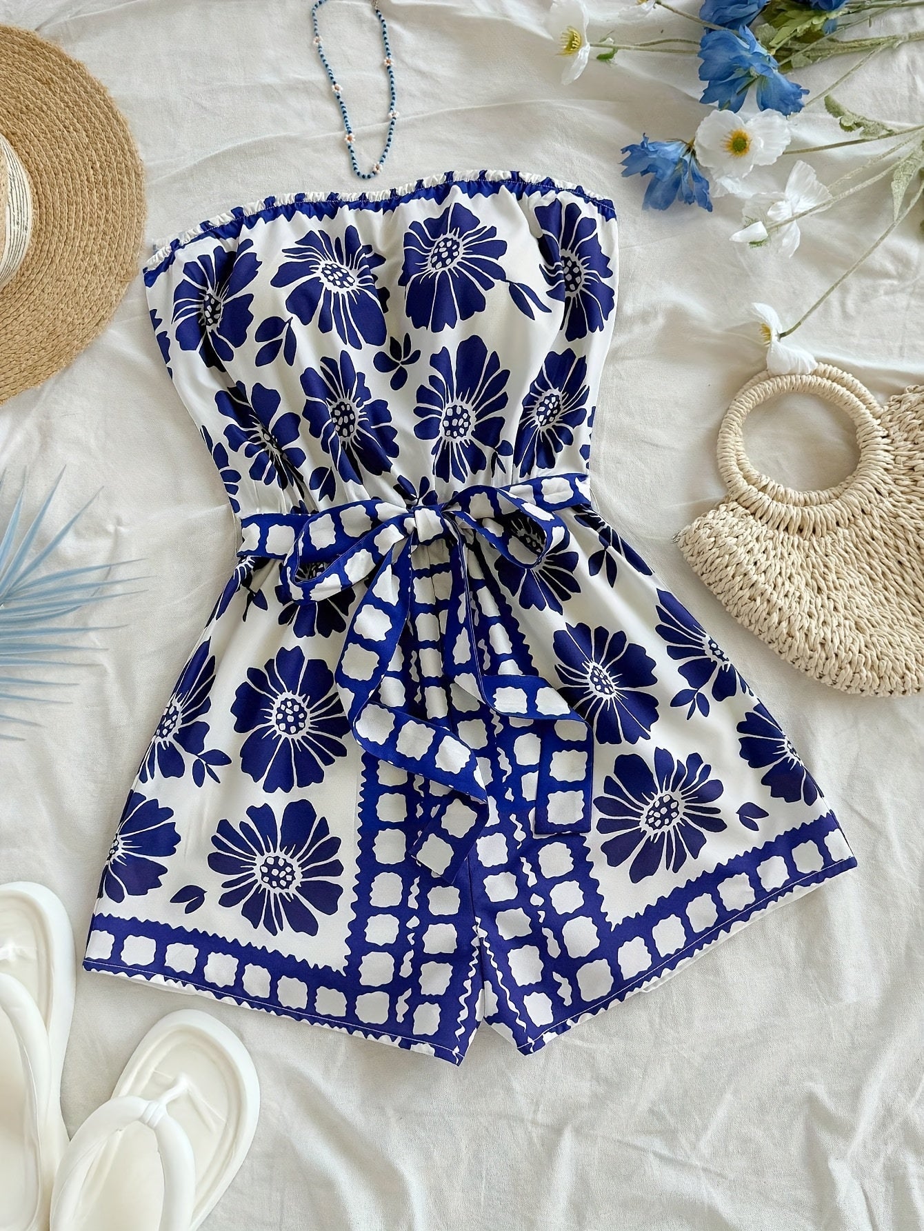 Dame bandeau-jumpsuit med blomsterprint – sommerlig heldrakt for ferie og fritid