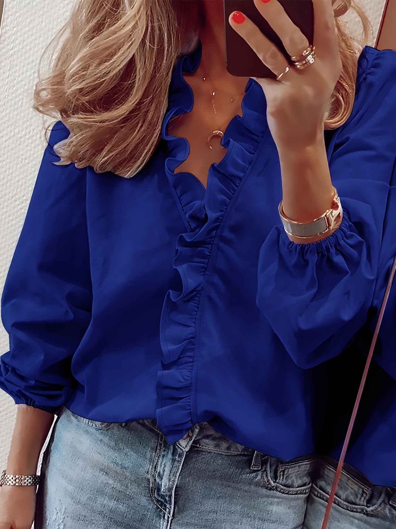 Blusa de mujer elegante con cuello volante y mangas largas – Camiseta de moda para el día a día y la oficina