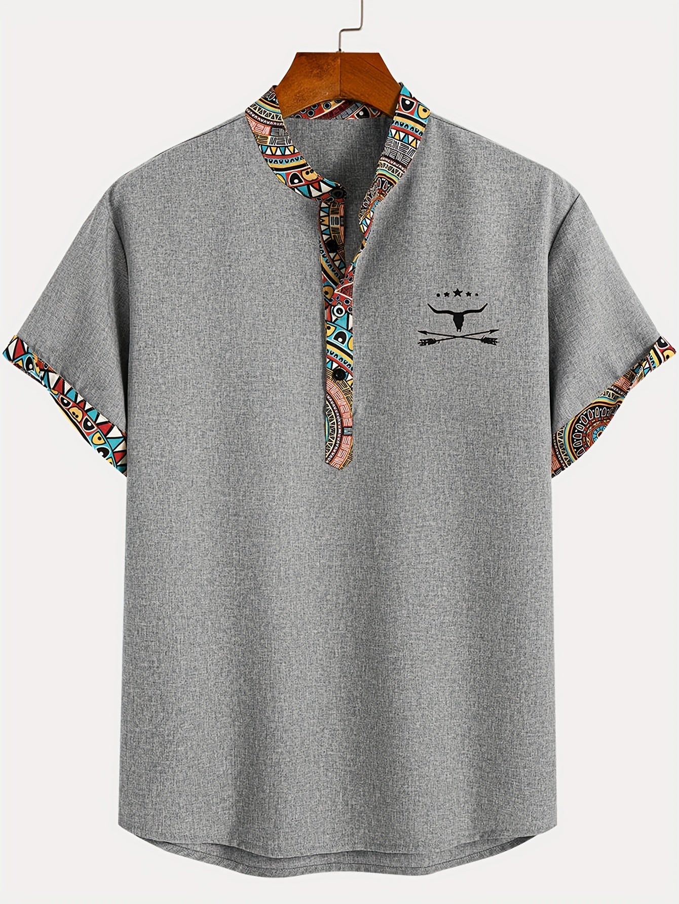 Chemise décontractée homme à manches courtes style ethnique avec motif tribal et col en V