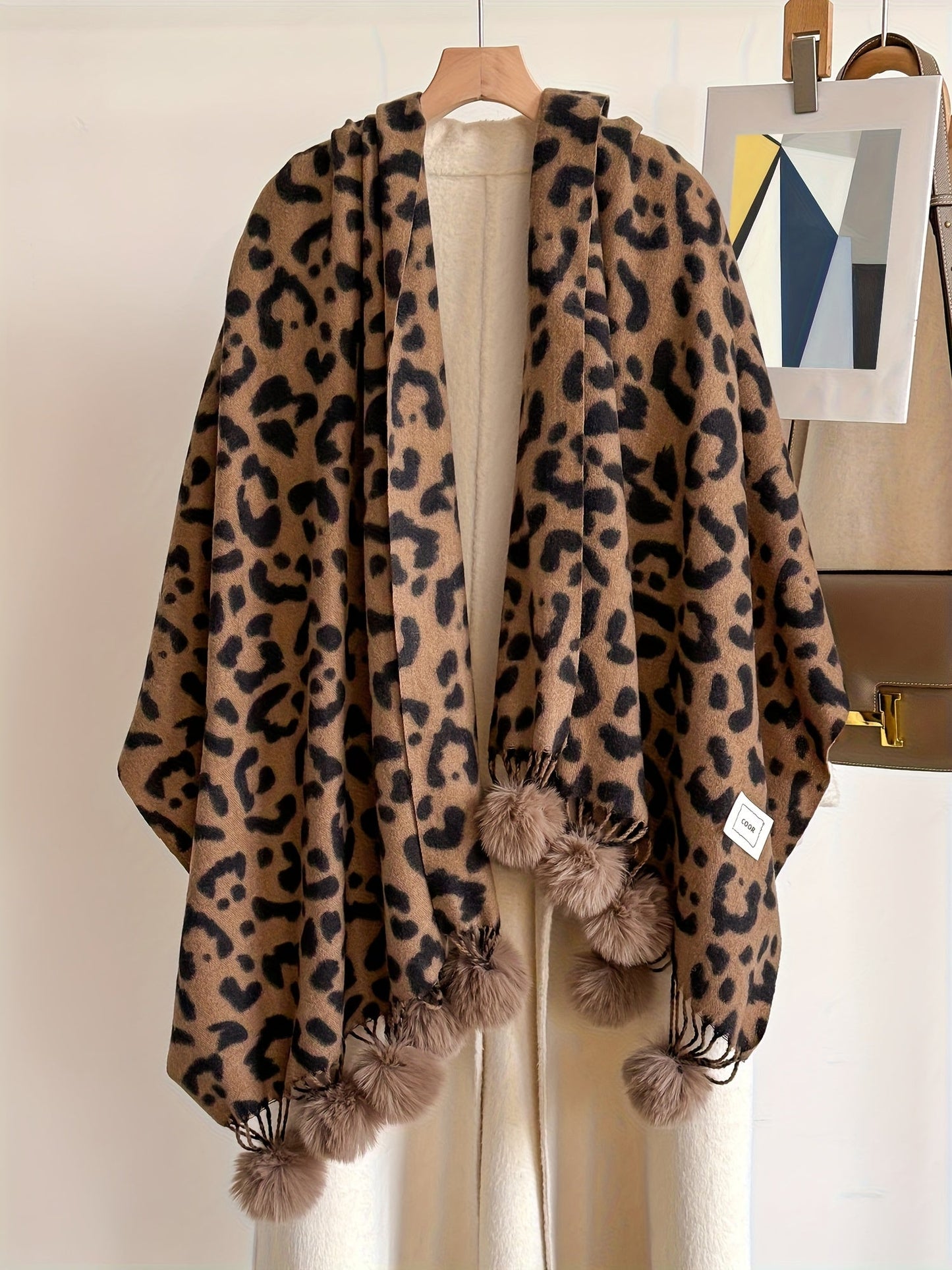 Schal mit Leopardenmuster und Pompons, weiches Material