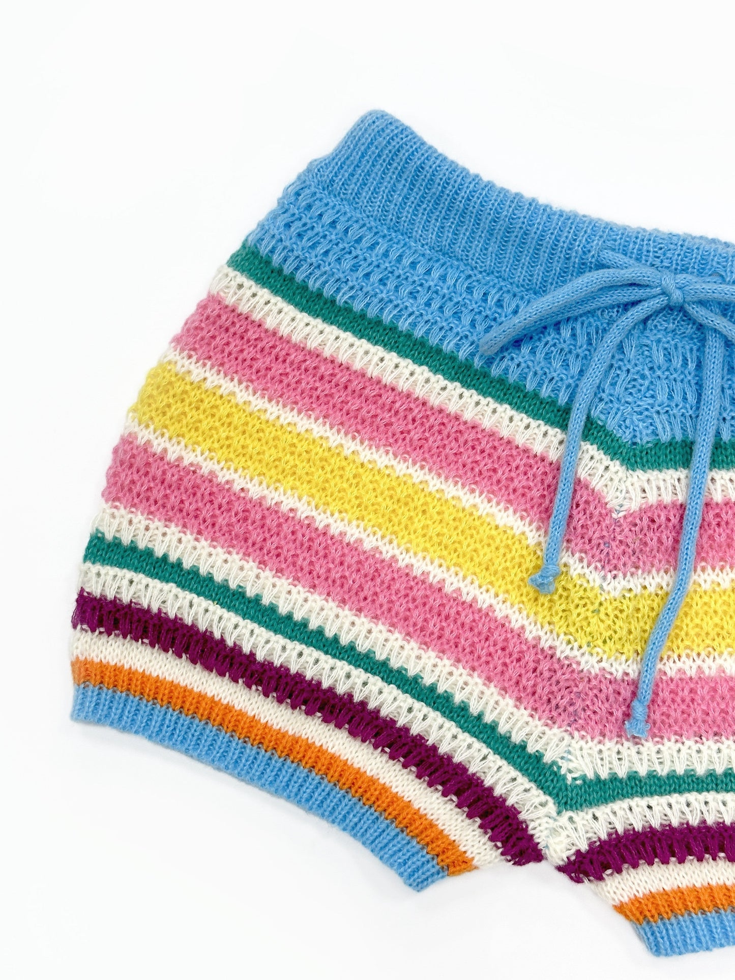 Dame Y2K strikkesett med halterneck og fargerike striper – moteriktig sommerantrekk