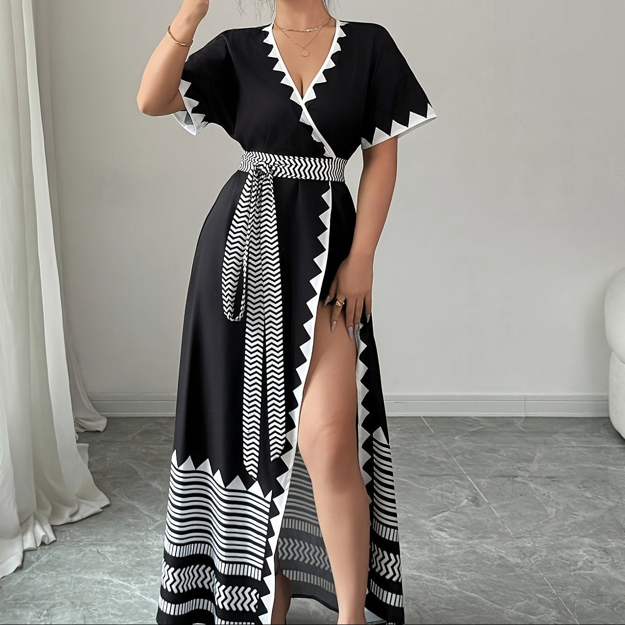 Damen Maxi Wickelkleid mit grafischem Muster und Gürtel – Elegantes Sommerkleid für festliche Anlässe