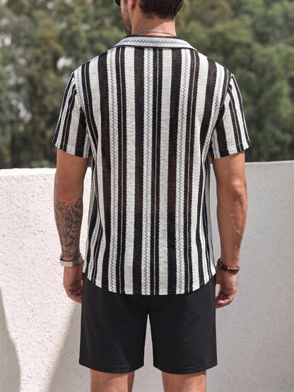 Camisa casual de resort para hombre con patrón de rayas verticales y tejido abierto – Perfecta para vacaciones y verano