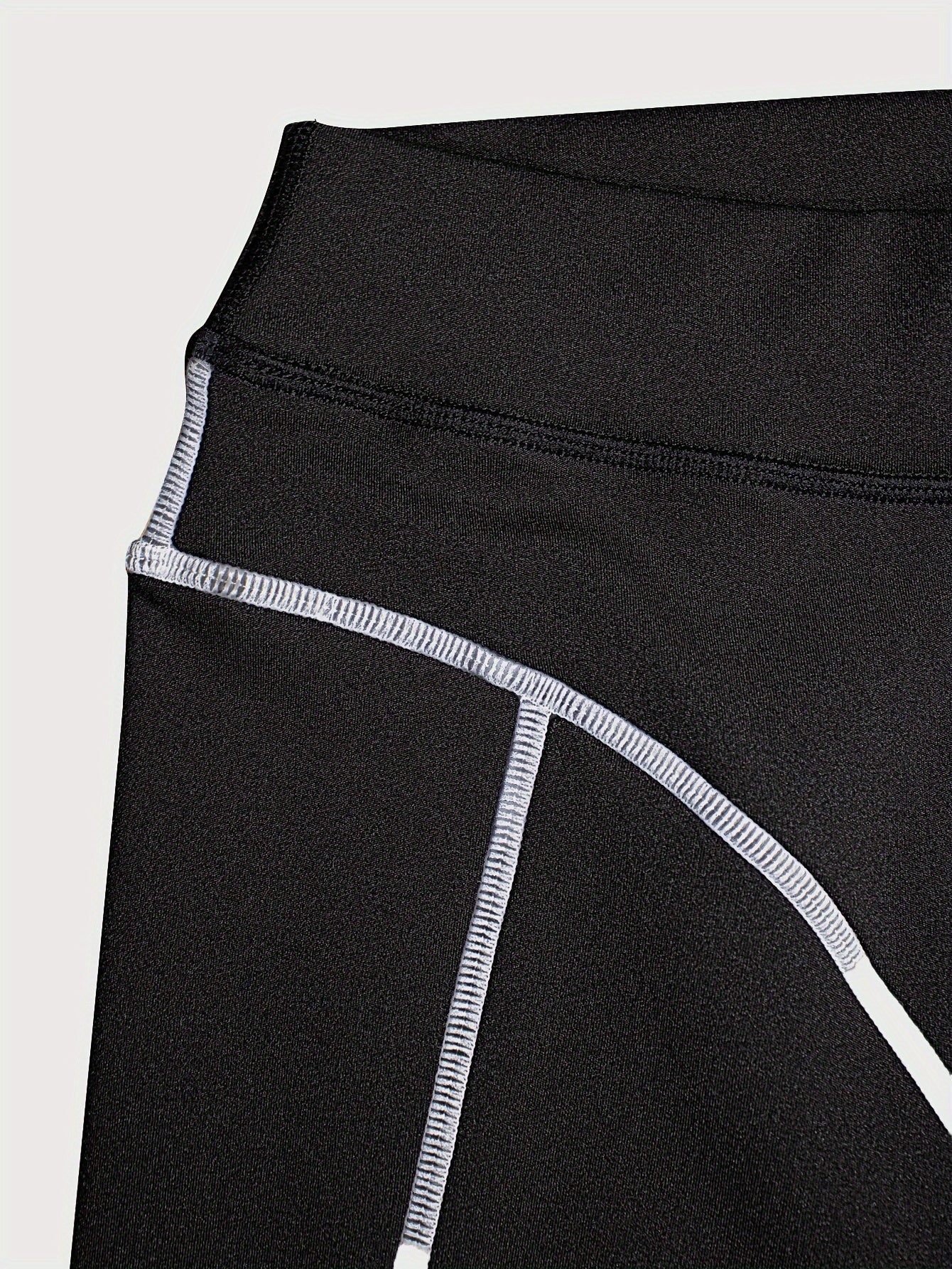 Zwarte dameslegging met contrasterende naden voor sport en vrije tijd