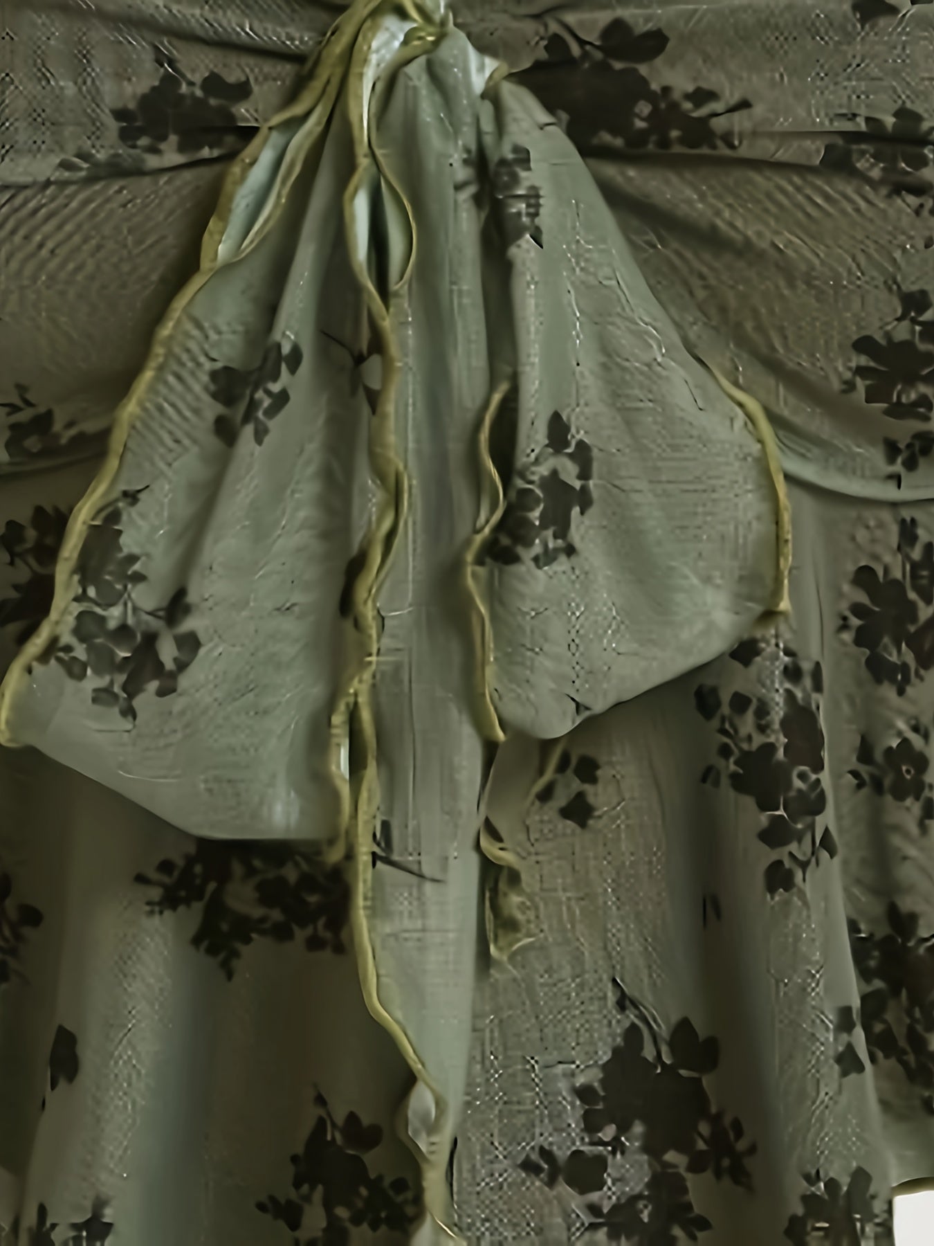 Top bandeau da donna con fiocco e orlo a fazzoletto – Look estivo elegante per tempo libero e uscire