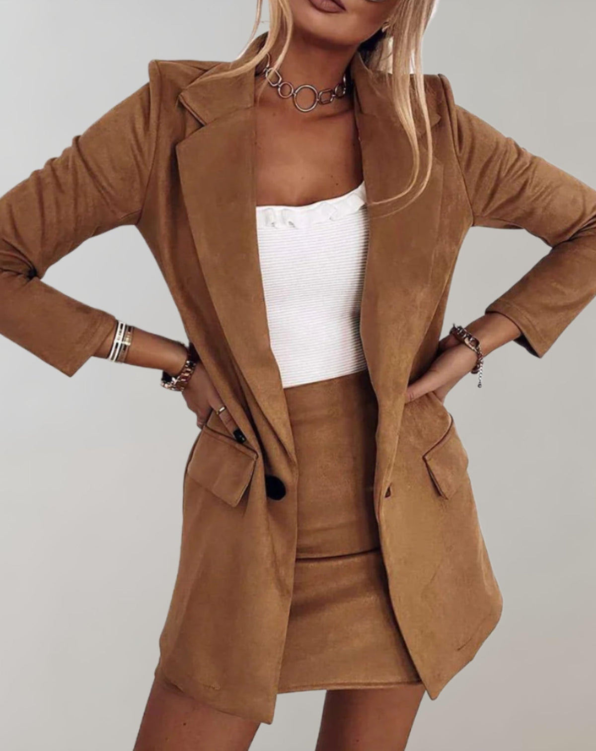 Set met blazer en minirok voor dames, met reverskraag, zakken en knopen