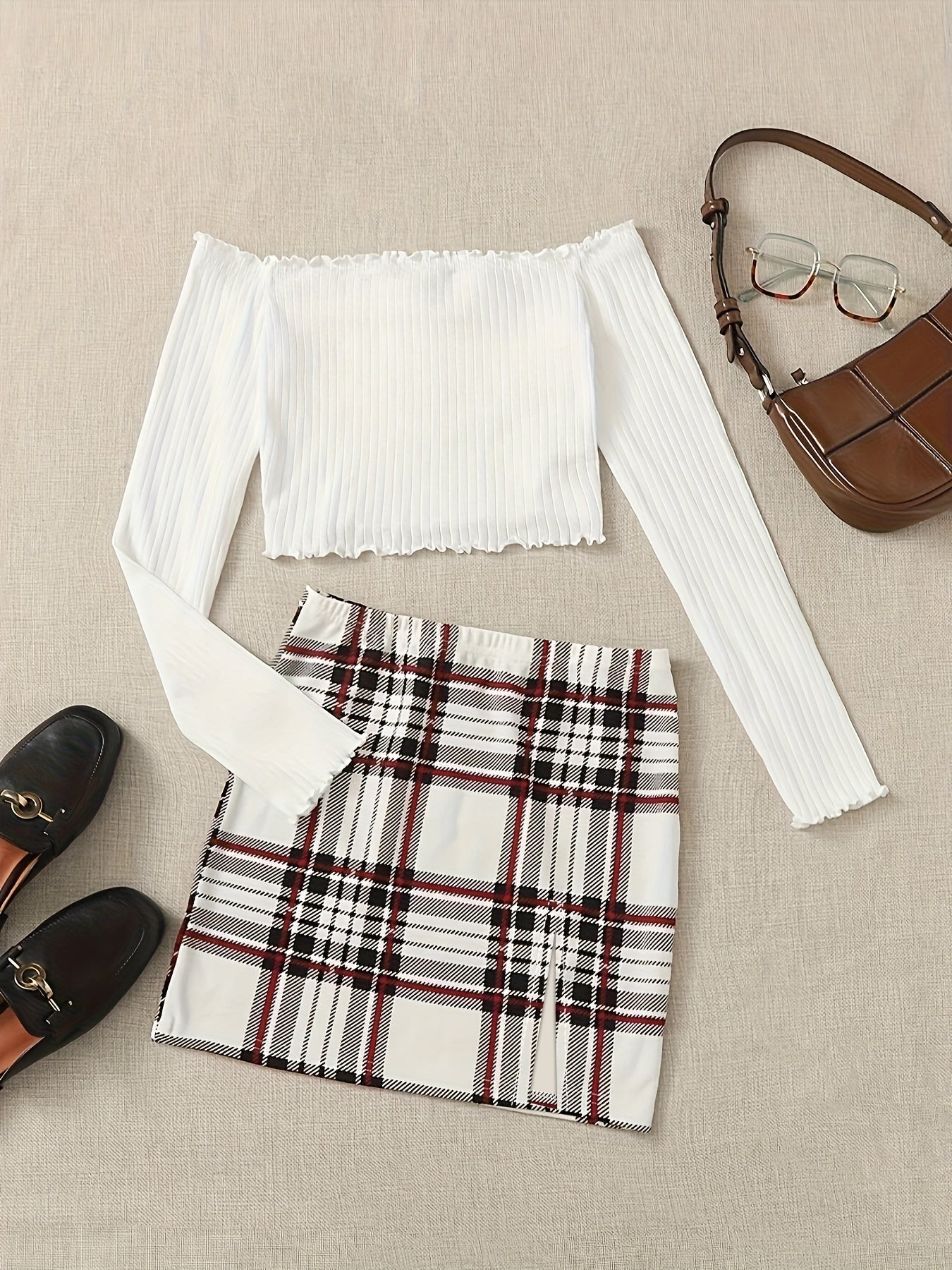 Dame Off-Shoulder Topp og Rutete Miniskjørt Sett – Elegant Fritidsstil for Vår og Sommer