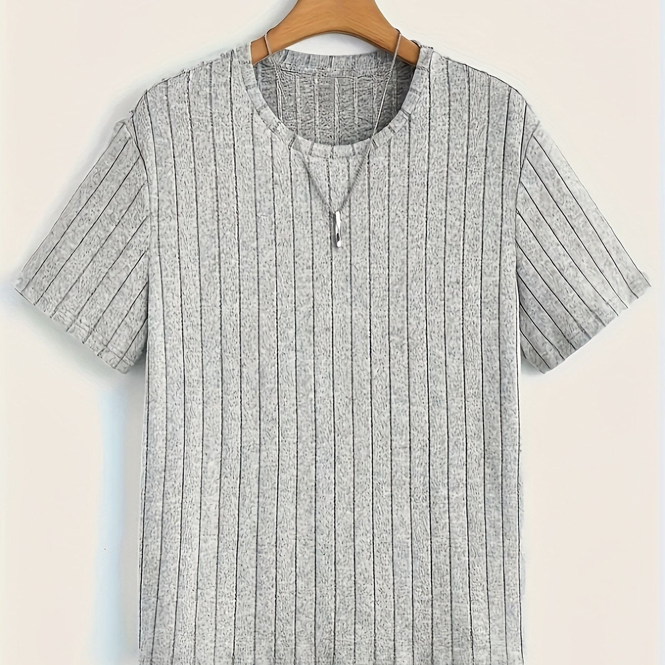 Herre T-shirt med lodret ribmønster – Moderne kortærmet shirt til hverdag og fritid