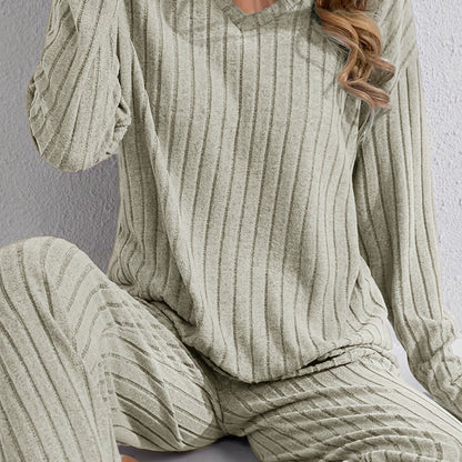 Dame-loungewear-sæt i rib med V-hals, overdel og løse bukser, afslappet, violet