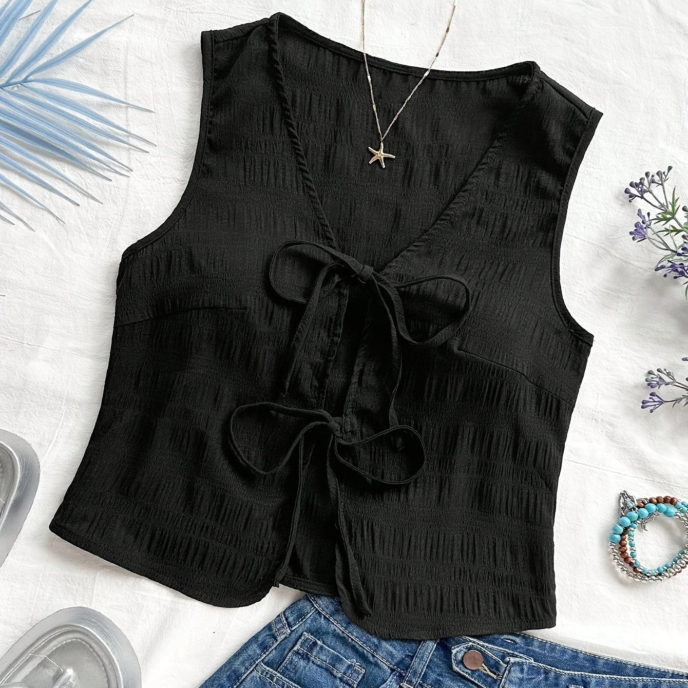 Dame ermeløs boho-vest med knytebånd og krinkeleffekt – Perfekt for fritid, strand og festivaler