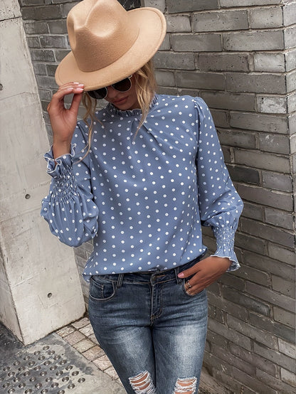 Blusa de mujer de manga larga, cuello mao con volantes, azul claro con estampado de lunares