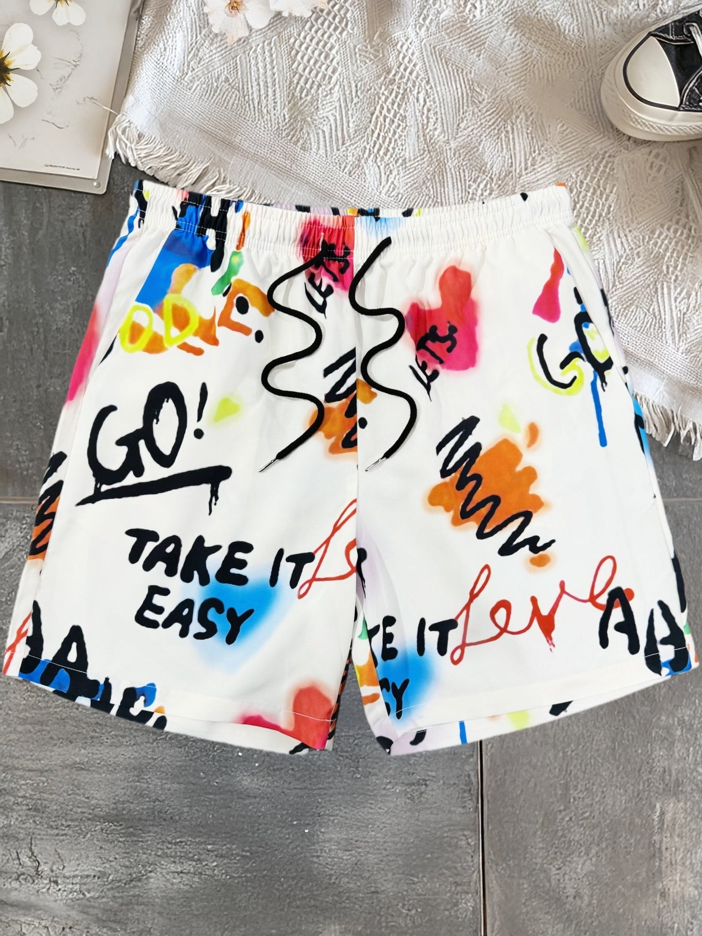 Herren Streetwear Shorts mit Graffiti-Print – Lässige Motivationsshorts für Freizeit und Sommer