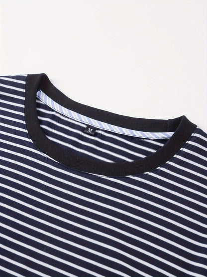 Męski T-shirt z klasycznymi paskami – krótki rękaw, nowoczesny i wszechstronny