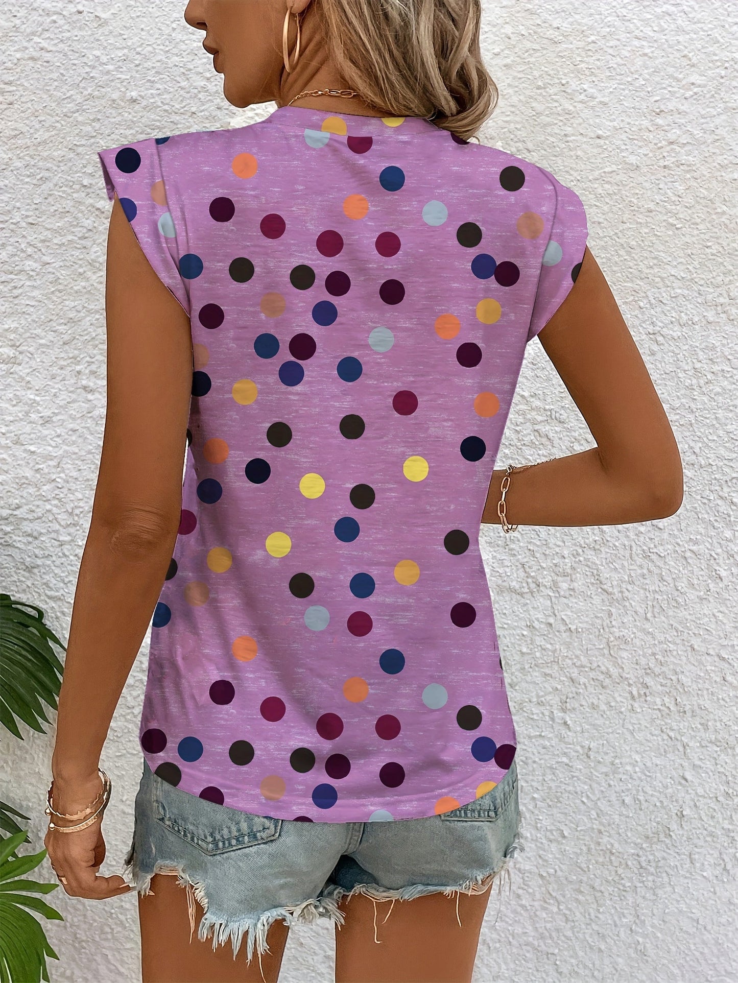 Top sin mangas de lunares para mujer en estilo casual moderno