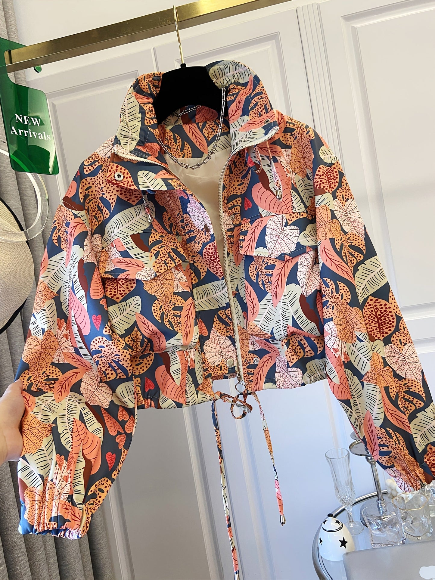 Damen Kurzjacke mit Reißverschluss und tropischem Blättermuster
