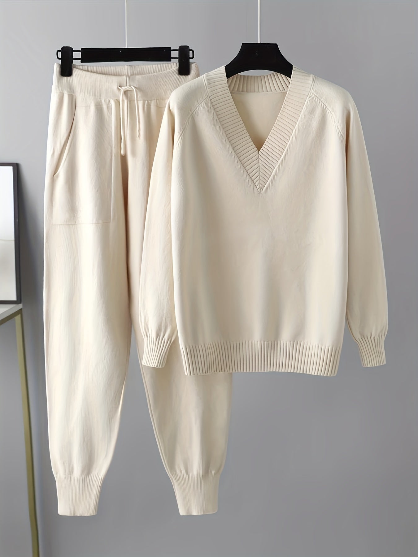 Set da donna in maglia con pullover con scollo a V e pantaloni da jogging