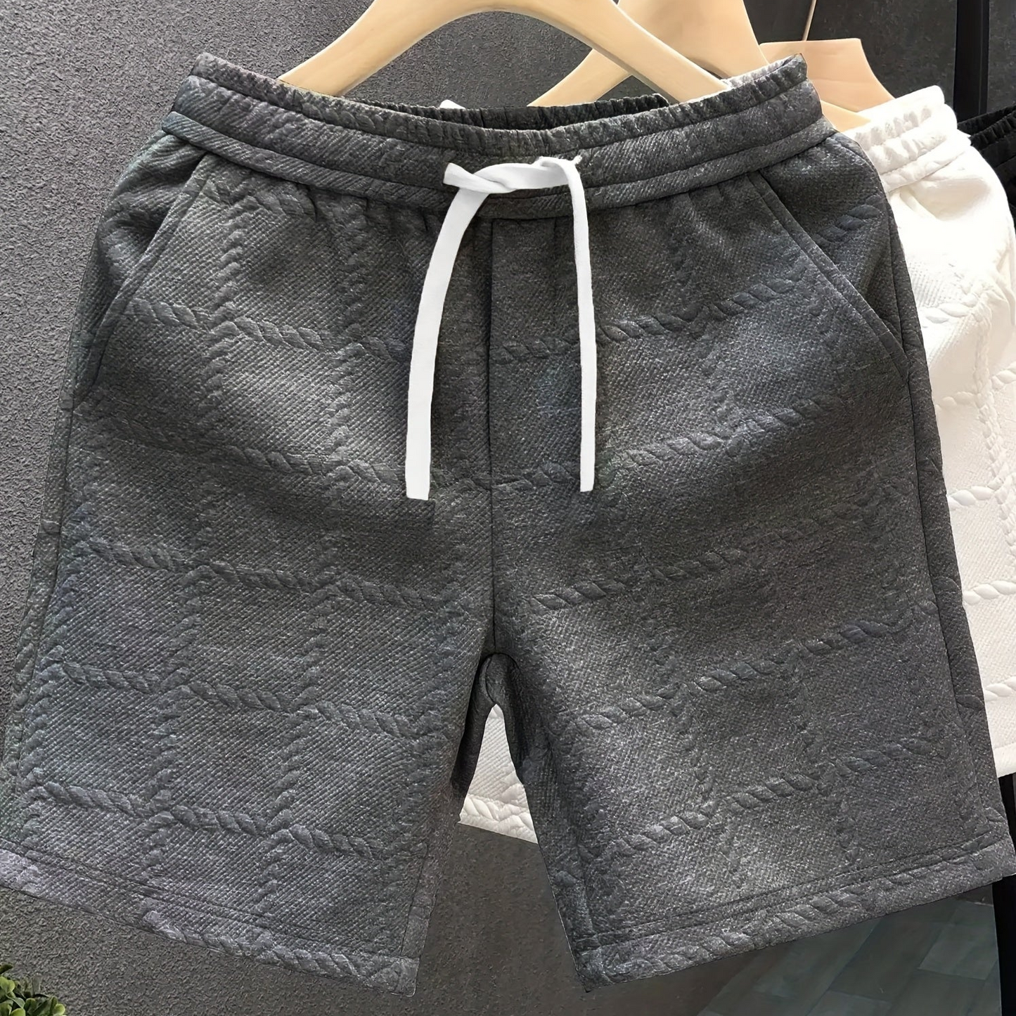 Shorts de loisirs pour hommes avec embossage et design moderne – Décontracté & Sportif