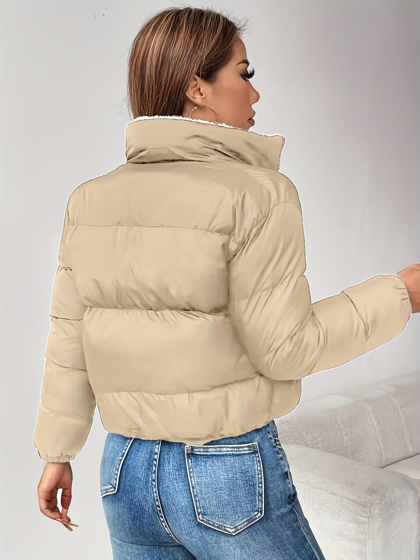 Chaqueta acolchada corta de mujer con forro de borreguito negra