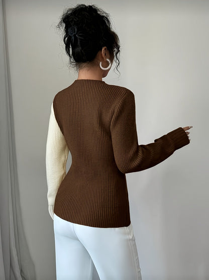 Pullover in maglia bicolore con motivo a cuori e collo alto da donna