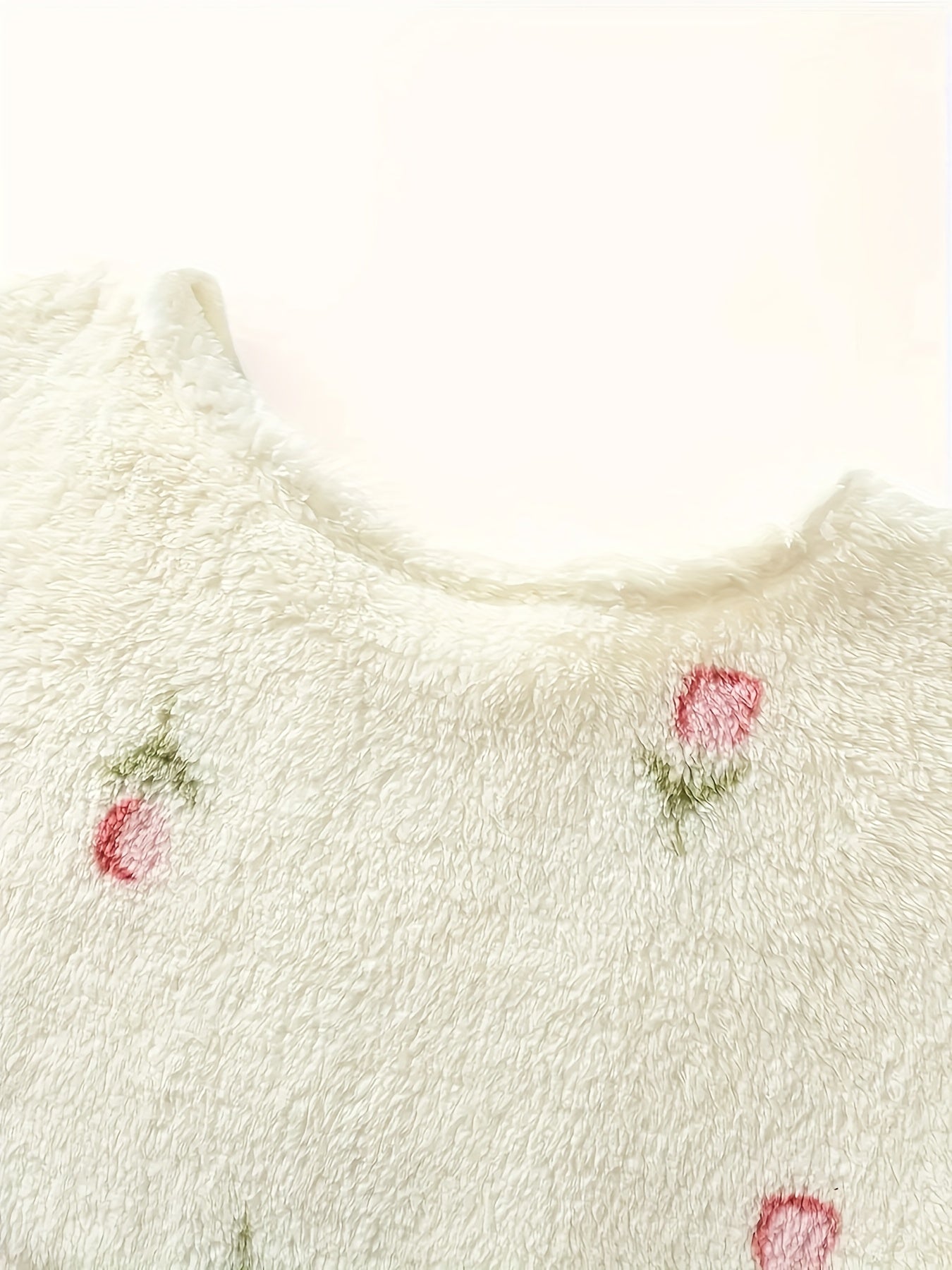 Camicia da notte da donna in peluche, a maniche lunghe, con scollo rotondo, tasche e ricami floreali