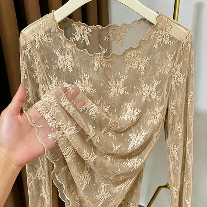 Dame langermet skjorte med blomsterbroderi og transparent design – Elegant overdel for stilfulle antrekk