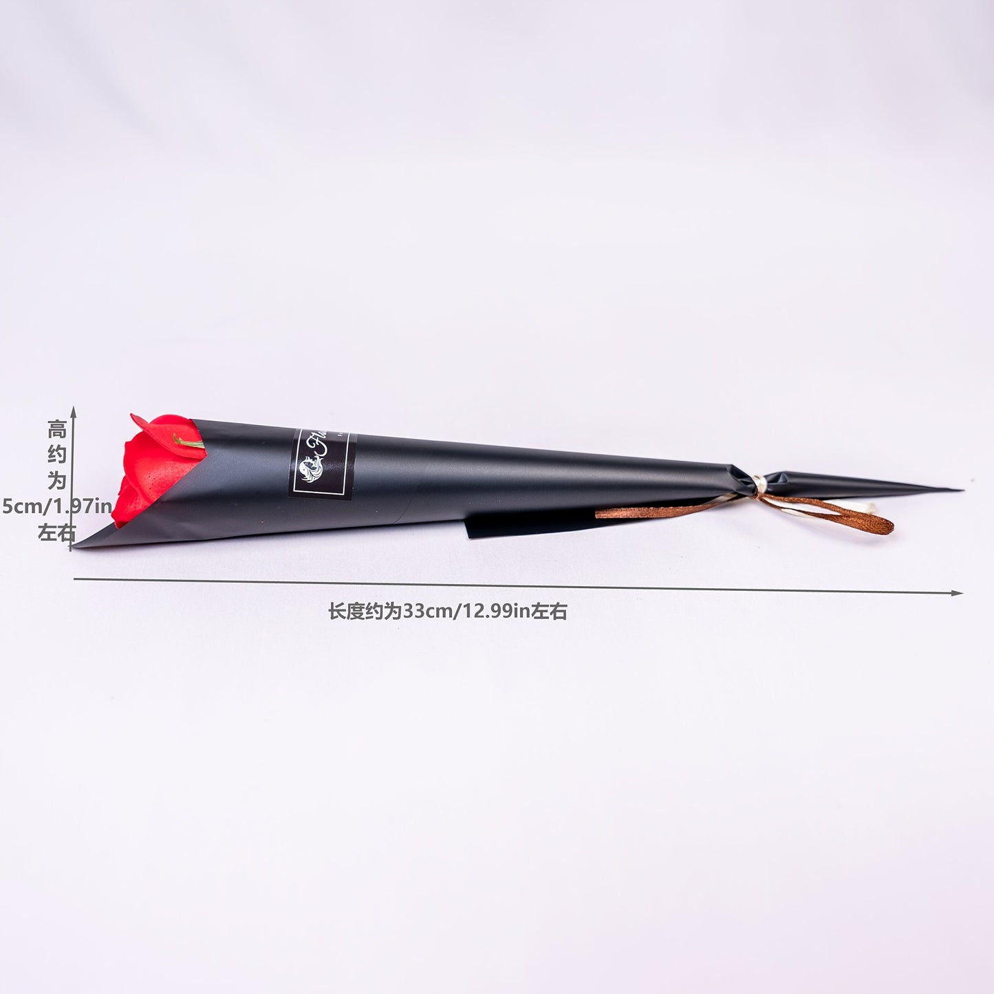 Eleganti rose regalo per donne – Rose decorative senza tempo in elegante cono regalo – Perfette per la Festa della Mamma, San Valentino e occasioni speciali