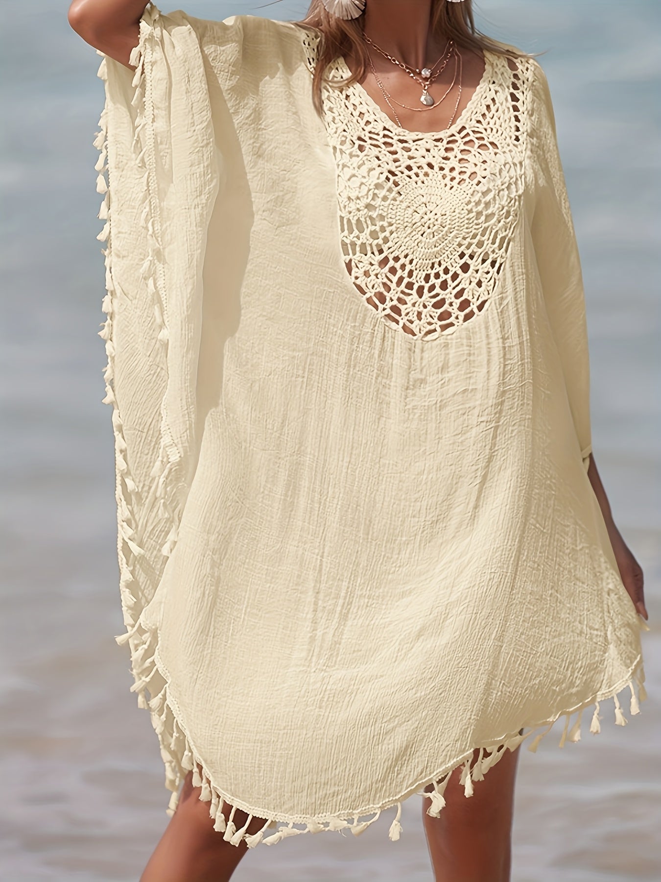Dame strandkaftan poncho med hæklet detalje og frynser – Perfekt strandmode og sommer cover-up