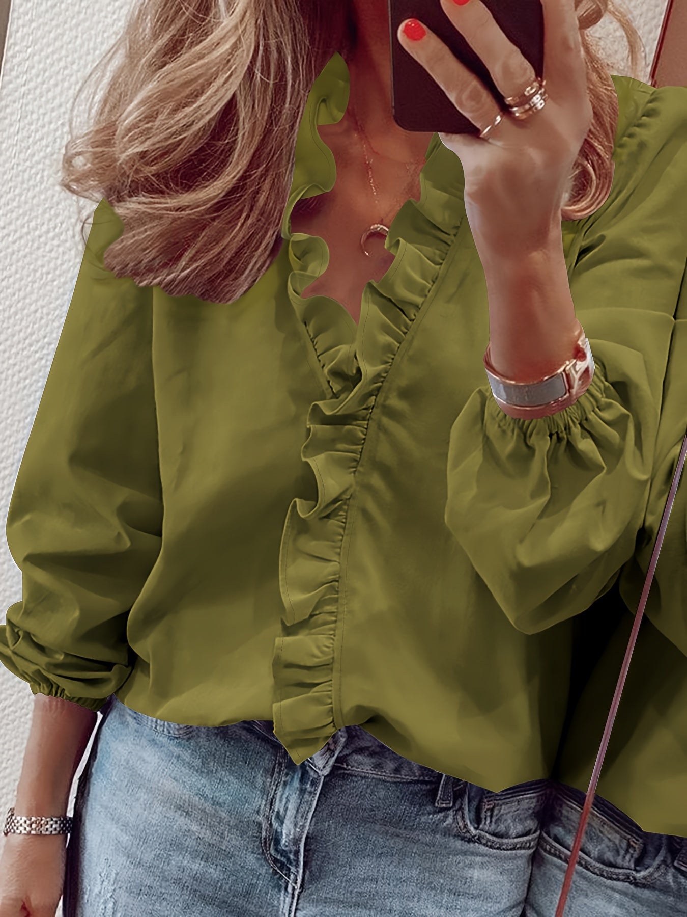 Blusa de mujer elegante con cuello volante y mangas largas – Camiseta de moda para el día a día y la oficina