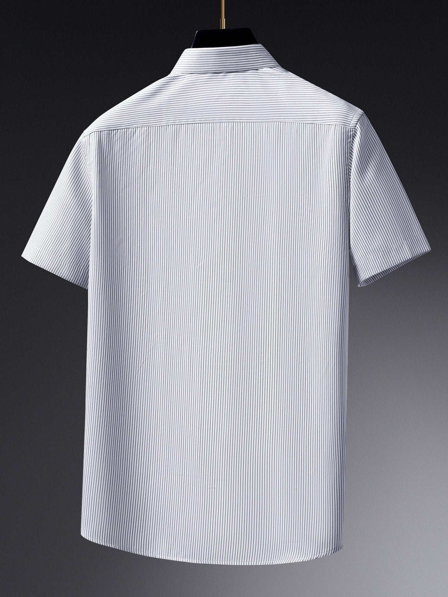 Camicia da uomo a maniche corte business con classiche righe e colletto moderno – Elegante outfit casual e da ufficio
