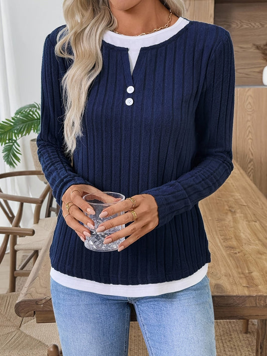 Dame-langærmet bluse i ribstrik med Henley-udskæring, marineblå