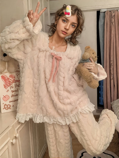 Damen Kuschel-Pyjama Set Hellbeige mit Rüschen und Schleife