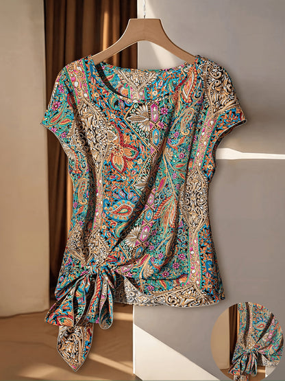 Dame sommerbluse med paisley-mønster og asymmetrisk knude – moderigtigt fritidstop