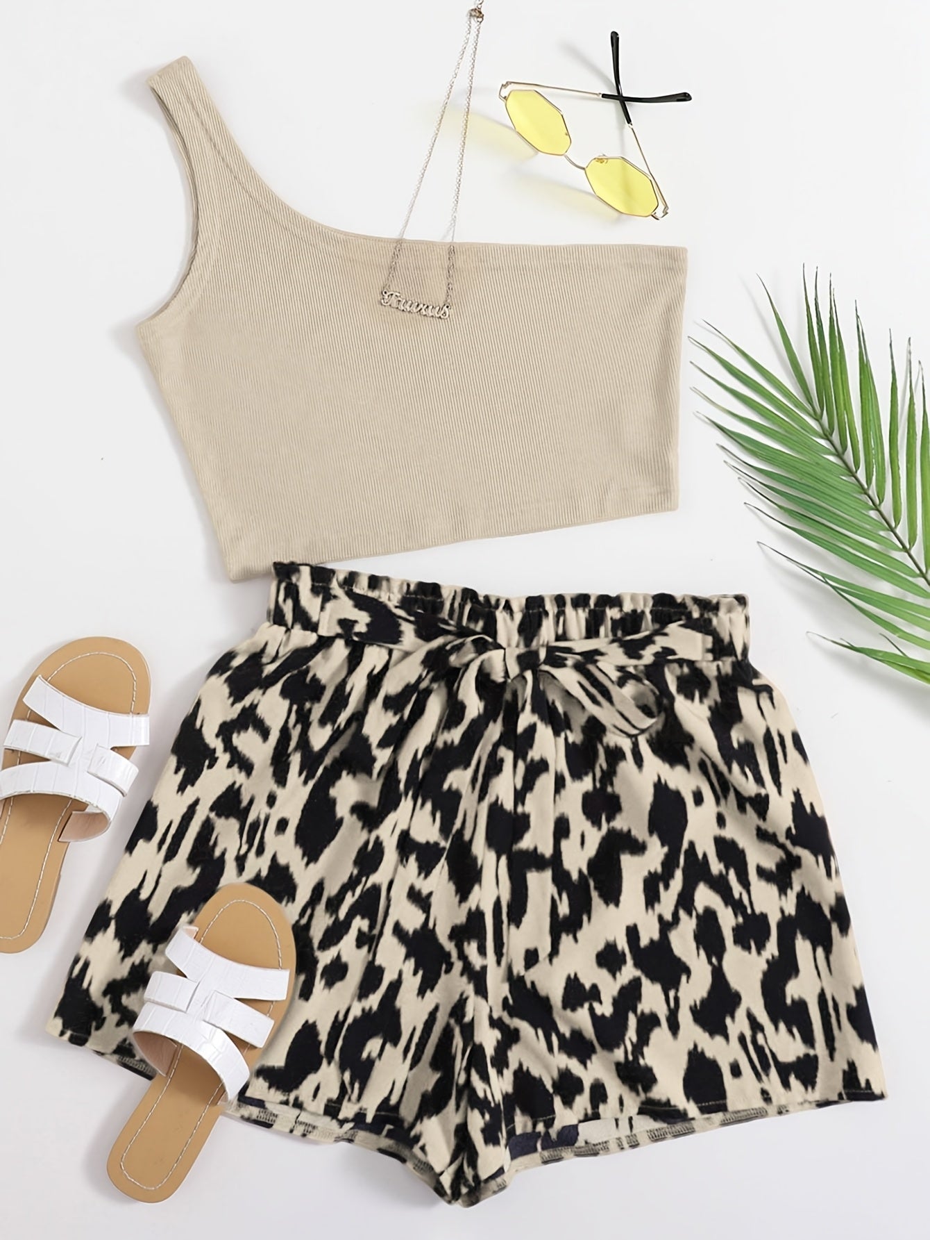 Damen Zweiteiler Set – Asymmetrisches One-Shoulder Top & High-Waist Shorts mit Animal Print, Elegant für Sommer