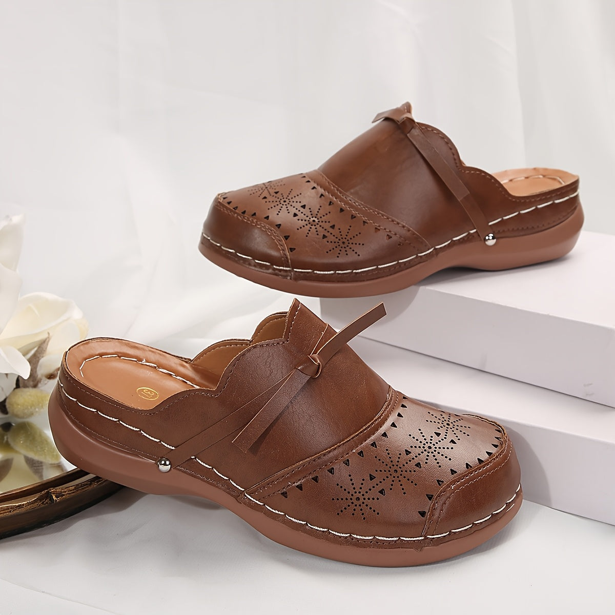 Damen Vintage Slip-On Clogs mit Lochmuster und Komfort-Plateausohle – Alltag & Freizeit