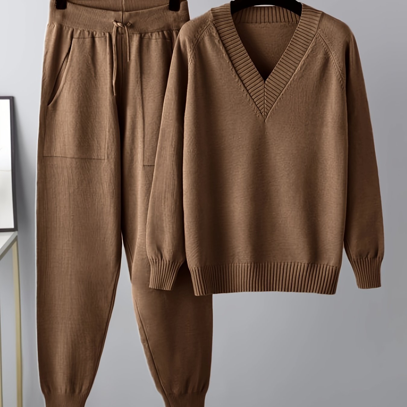 Set da donna in maglia con pullover con scollo a V e pantaloni da jogging