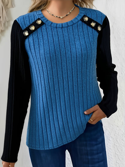 Langærmet dameshirt med rund hals, ribstrik og knapper på skuldrene
