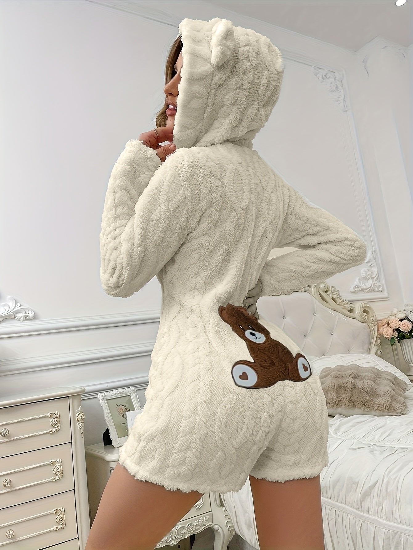 Teddybjørnepyjamas til damer i ét stykke med hætte og lynlås, hvid/sort