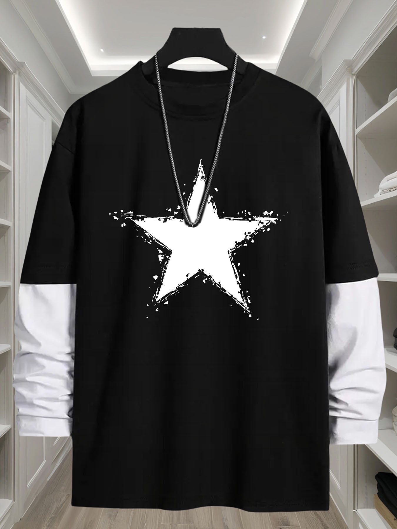 Herre-langærmet T-shirt med to-lagslook, stjerneprint og rund hals