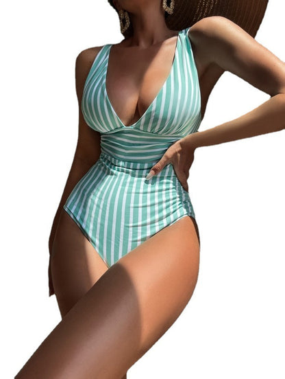 Costume intero da donna con motivo a righe e scollo a V profondo – Look estivo elegante per spiaggia e piscina