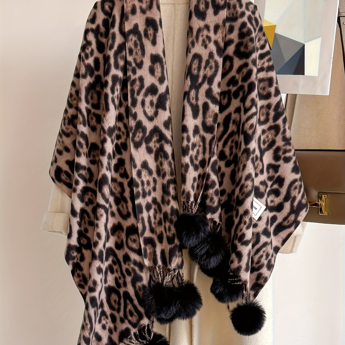 Schal mit Leopardenmuster und Pompons, weiches Material