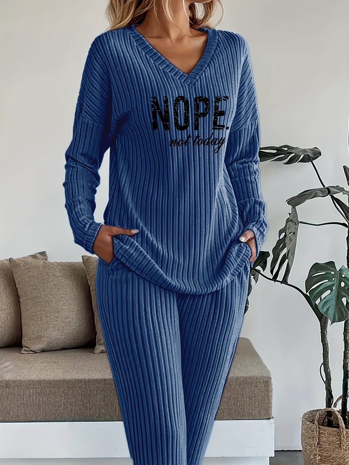Damen Loungewear Set Gerippt mit V-Ausschnitt & Hose – "NOPE not today" Aufdruck
