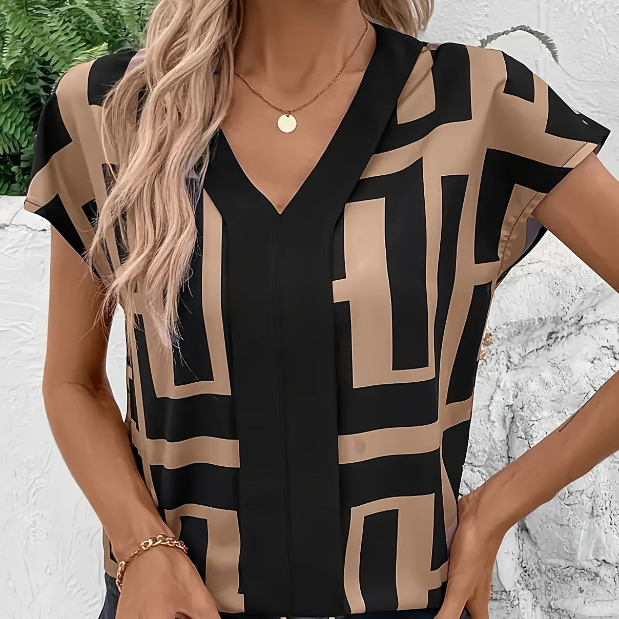 Damen Bluse mit grafischem Muster und V-Ausschnitt – Eleganter Business- und Freizeitstil