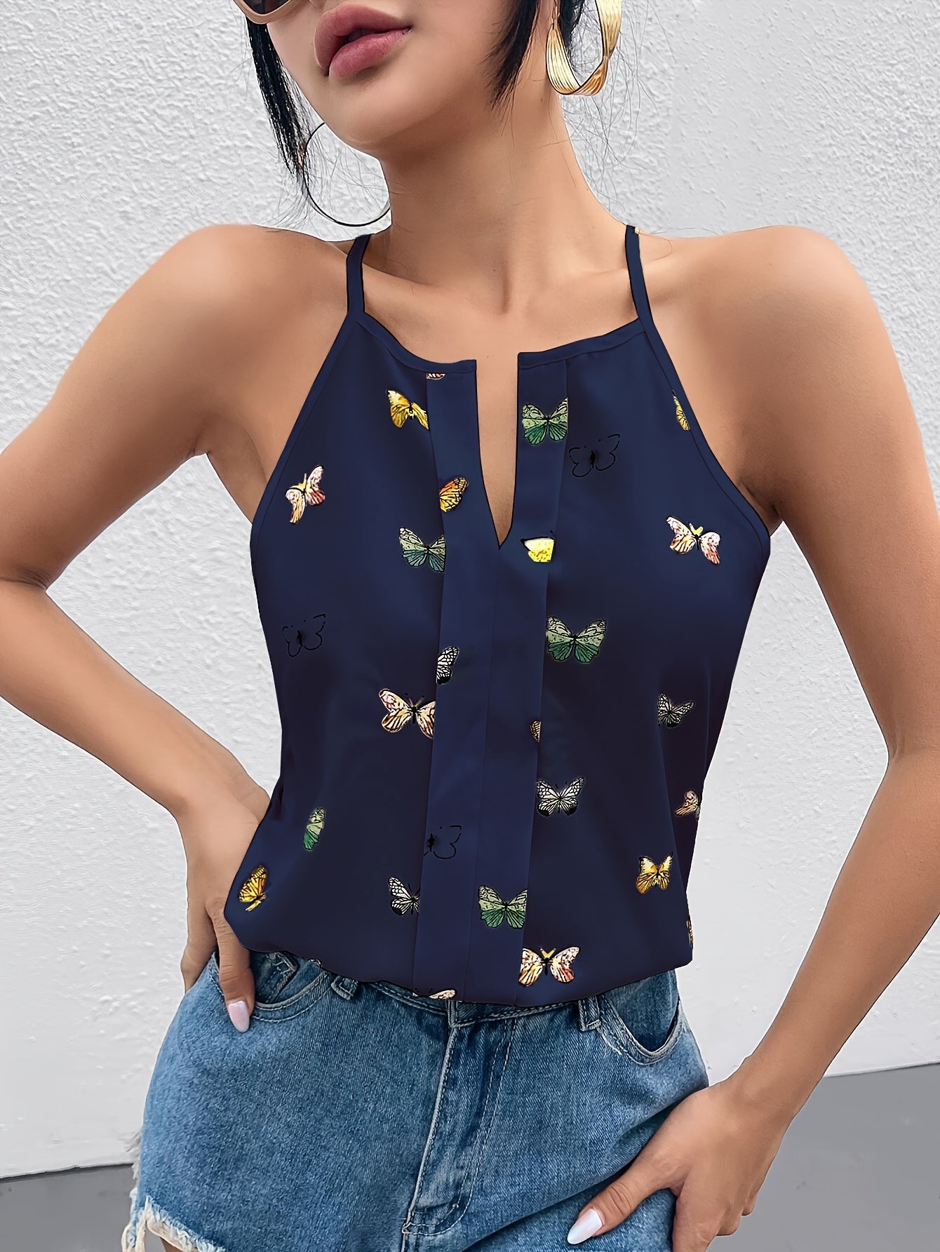 Dame singlet med sommerfuglmønster – Elegant sommertopp for fritid og hverdag