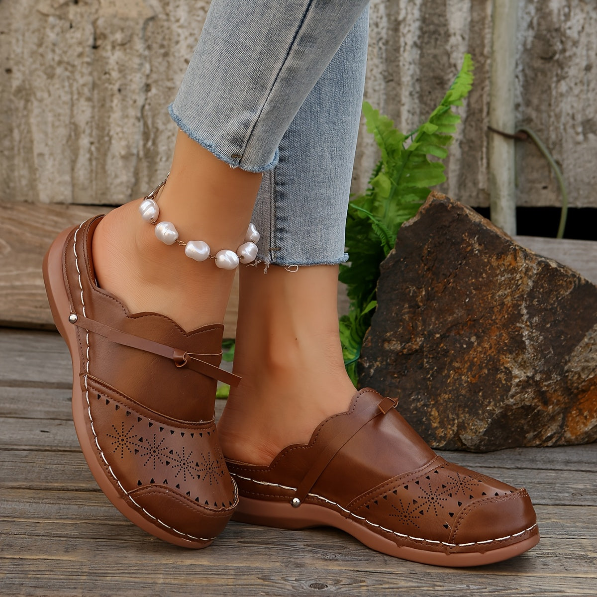 Damen Vintage Slip-On Clogs mit Lochmuster und Komfort-Plateausohle – Alltag & Freizeit
