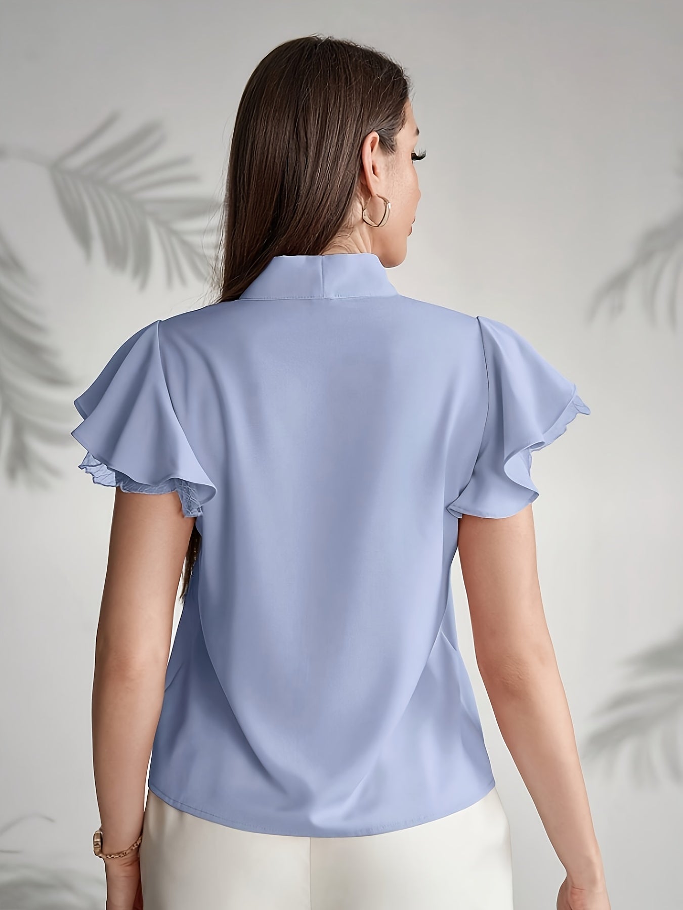 Damska bluzka z rękawami motylkowymi i kołnierzem z kokardą – Elegancki look do biura i na lato