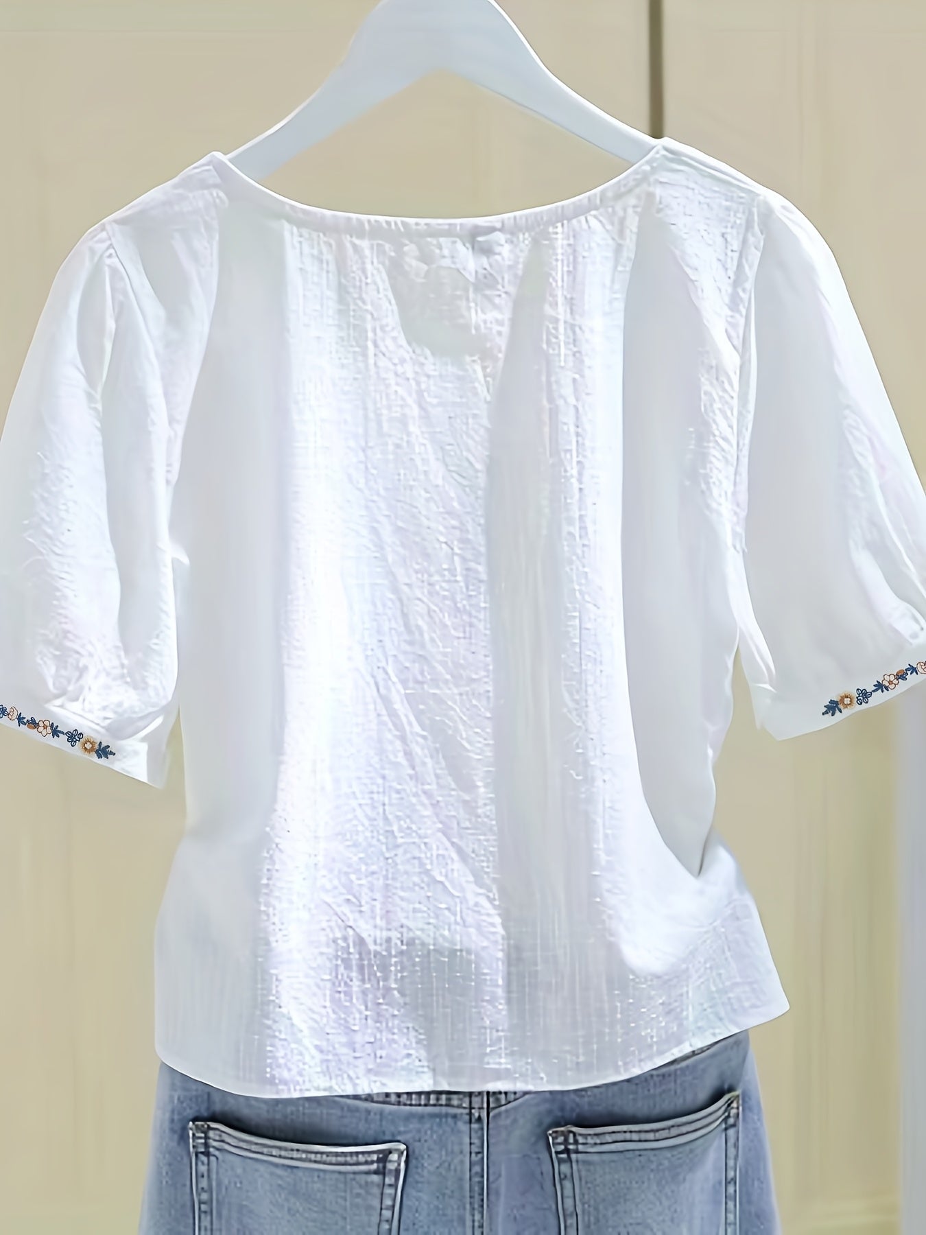 Damen Bluse mit Stickerei und quadratischem Ausschnitt – Eleganter Sommer-Look, Freizeit & Alltag