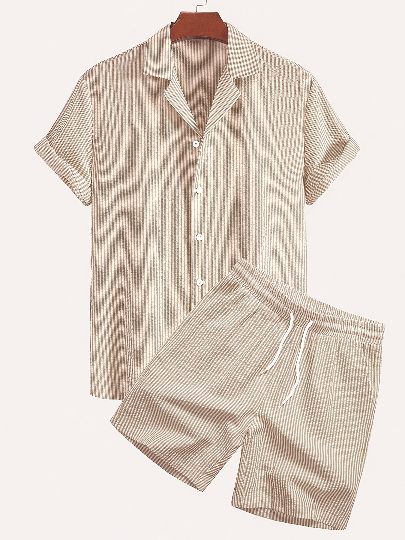 Conjunto para hombre de dos piezas – Atuendo de verano a rayas con camisa de manga corta y pantalones cortos – Estilo vacacional casual y elegante