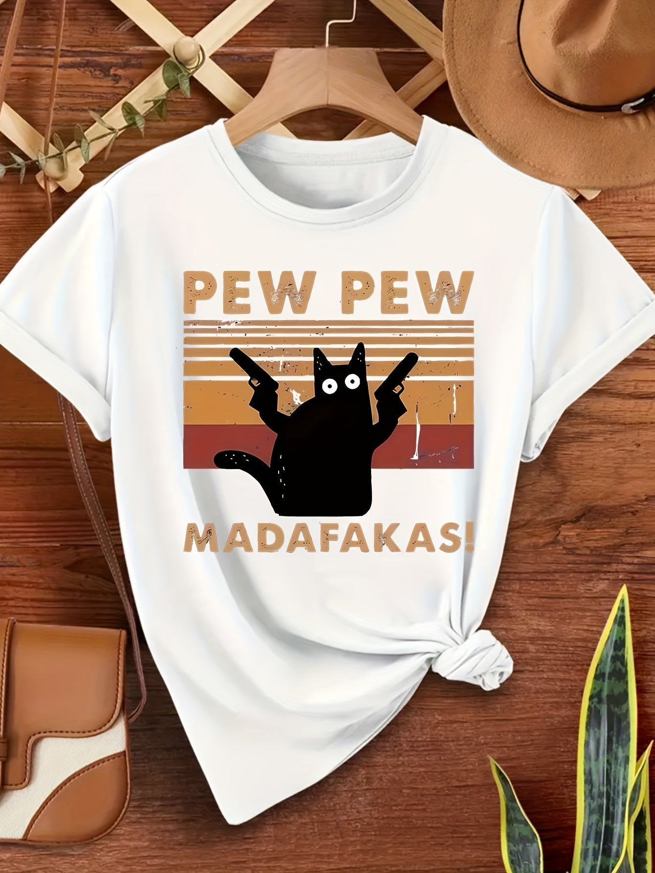 Damska koszulka z zabawnym nadrukiem kota i napisem „Pew Pew Madafakas” – styl vintage, krótki rękaw, lato, casual