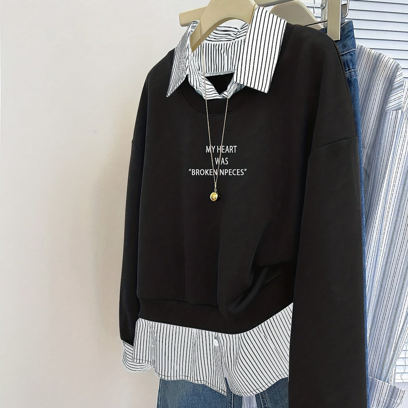 Damen Sweatshirt mit Hemdkragen-Optik & Schriftzug, Zweiteilig Marineblau Gestreift