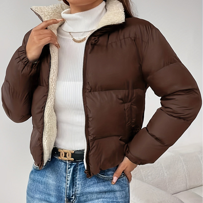 Chaqueta acolchada corta de mujer con forro de borreguito negra